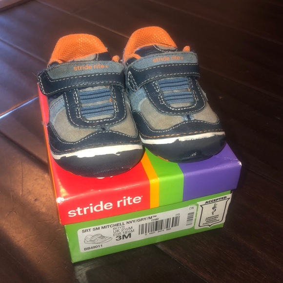 Infant Stride Rite Velcro Shoes - Picture 4 of 6